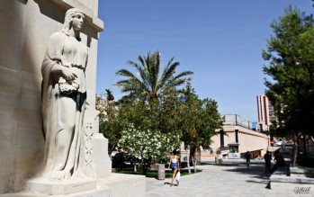 Imagen de la pintada del monumento a Castelar | Jesús Cruces.