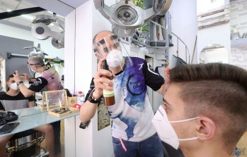 Las peluquerías han atendido a la clientela que pidió cita previa.