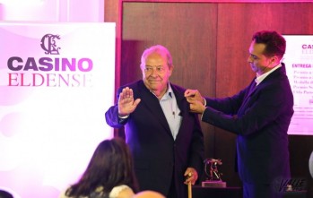 José Peñataro recibió la Medalla de Honor del Casino Eldense en 2018.