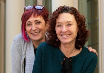 Las dos ganadoras del premio, la eldense Elia Barceló y la catalana Maite Carranza.