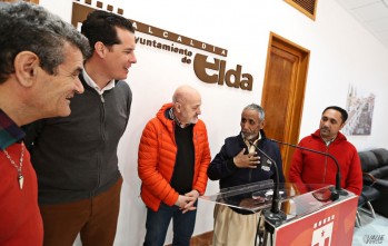 Karim ha explicado con ayuda de su hijo sobre qué versará la conferencia | Jesús Cruces.