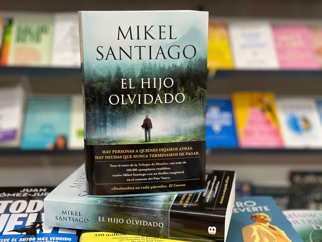 Libro El hijo olvidado.(Mikel Santiago) de segunda mano por 15 EUR en  Agurain en WALLAPOP