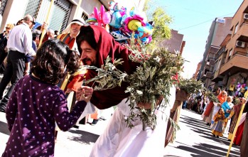 La Procesión de Las Palmas sale sin el burro después de 50 años