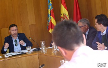 Muñoz ha criticado el retraso de las obras.