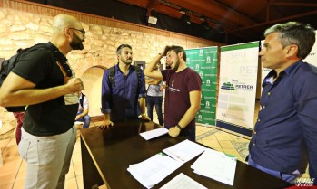 David Morcillo, en el centro de la imagen, ha ofrecido la primera conferencia | Jesús Cruces.