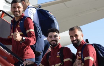 Los jugadores del Eldense volverán a subir al avión para jugar en Barcelona | Sergio Navarro. 