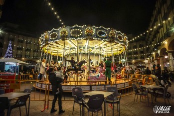 El Tiovivo ya está en la Plaza Mayor | J.C.