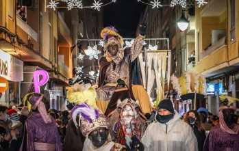 Los niños disfrutaron al máximo de la llegada de los Reyes Magos | J.C.