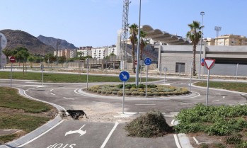 Socavón en el nuevo Parque Infantil de Tráfico de Elda aún sin inaugurar