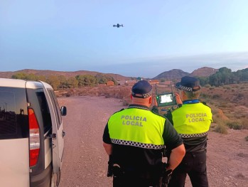 Los agentes revisan las zonas más utilizadas con el dron | Imagen cedida. 