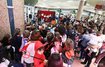 Récord de asistencia a la fiesta de Halloween del Mercado  Central
