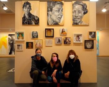 Varias artistas de Elda y Petrer visibilizan el talento femenino en una exposición