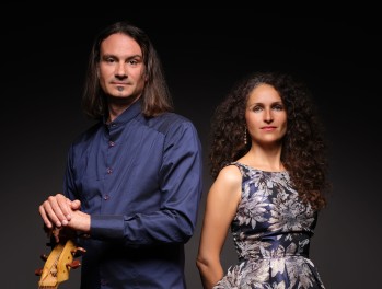 El eldense Fernando Marín junto a su compañera la soprano Nadine Balbeisi | Imagen cedida. 