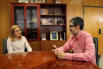 El Ayuntamiento de Petrer rinde homenaje al entrenador de balonmano José Ignacio Prades tras la victoria de su equipo