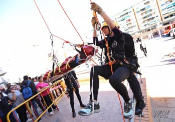 El ciclo de Emergencias de Valle de Elda ha recreado un rescate vertical | Jesús Cruces.