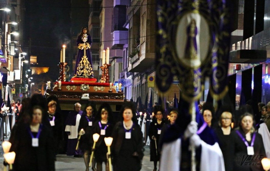 Jesús de Medinaceli recorre las calles de Elda arropado por cientos de fieles Jesús de Medinaceli recorre las calles de Elda arropado por cientos de fieles
