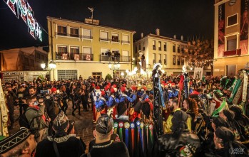 La población  arropó con devoción al patrón de la fiesta.