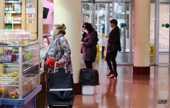 Los mercados de Elda reducen su aforo durante el fin de semana