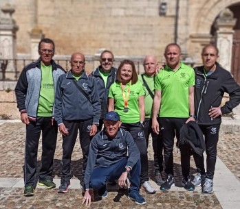 Paqui Tárrega con el grupo de los atletas que compitieron en Zamora.