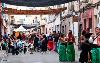 La calle Barberán y Collar cuenta con numerosos cuarteillos en Moros y Cristianos | Jesús Cruces.