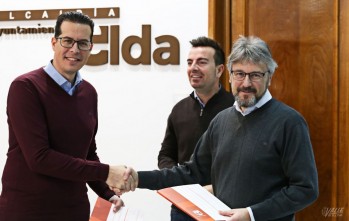 Alfaro, Gómez y García durante la firma del acuerdo de colaboración | Jesús Cruces.