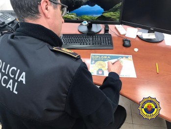 La Policía Local de Elda y Petrer enviará diplomas a los niños por su buen comportamiento durante el confinamiento
