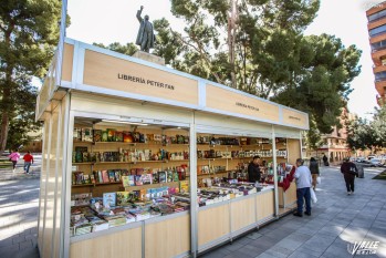 La Feria del Libro se ha instalado en la Plaza Castelar| J.C.