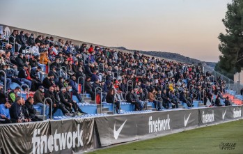 Detras de la zona de general instalará el Ayuntamiento una grada supletoria. J. Cruces.