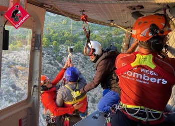 Los Bomberos han rescatado al hombre herido.