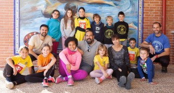 Imagen de los participantes junto al director y al fotógrafo. | Masuno