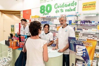 En la farmacia Plaza Mayor agradecen que ya no tengan que usarlas a diario | Nando Verdú.