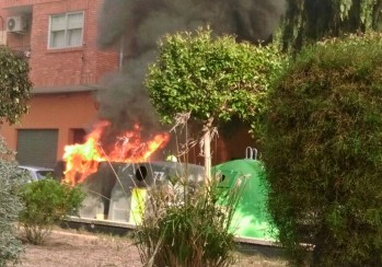 El pasado jueves se produjo el incendio de al menos tres contenedores.