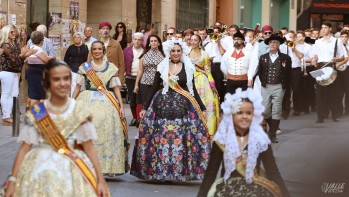 Las Falleras Mayores de 27 municipios se unieron en este homenaje.