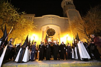 La procesión ha reunido a cientos de personas desde su salida de La Inmaculada | Jesús Cruces.