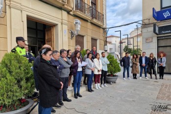 En la concentración, los populares han mantenido la distancia con el gobierno.