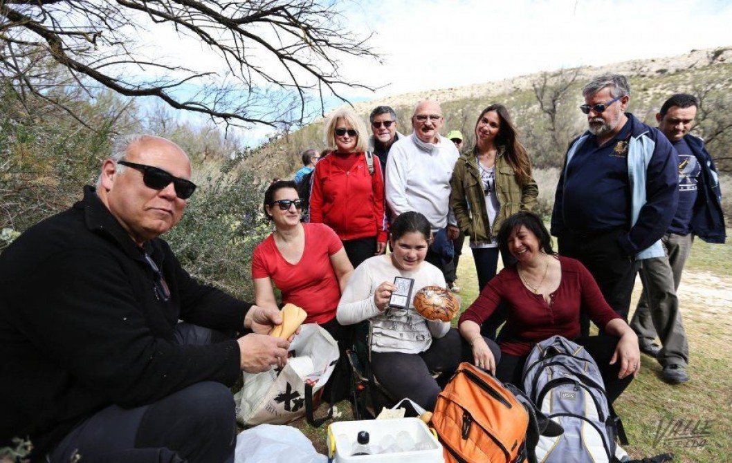 Elda y Petrer disfrutan del Día de la Mona en sus parajes naturales Elda y Petrer disfrutan del Día de la Mona en sus parajes naturales