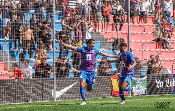  Pedro Capó celebra un gol junto a Diego González. | J. C