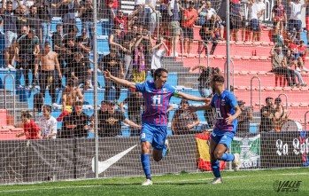  Pedro Capó celebra un gol junto a Diego González. | J. C
