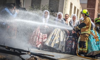 Las falleras han disfrutado durante este acto.