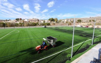 El verde ya ha teñido el tercer campo, que se encuentra en la última fase de la instalación.