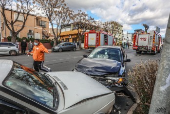 El accidente ha sido muy aparatoso, pero por suerte no ha habido heridos graves | J.C.