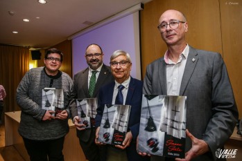 Tomás Alarcón, Jesús Sellés y José Pascual Barceló con Pepe Blanes, presentador de la revista | J.C.
