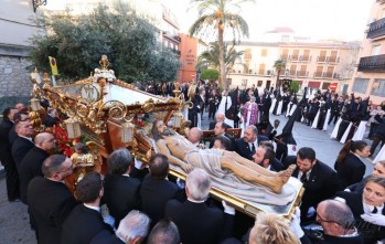 Imagen del Cristo Yacente.