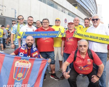 Aficionados amarillos y azulgranas en los aledaños del estadio gaditano | CDE.