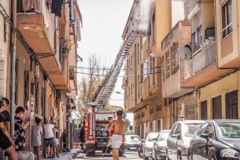 El incendio se ha producido en una de las plantas del edificio. | J.C.