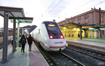 Se prevé la parada de diez trenes más diarios en la estación de Elda y Petrer | Jesús Cruces.