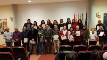 Rubén Alfaro junto a los alumnos que han concluido el taller | Jesús Cruces.