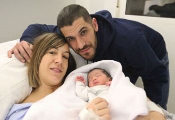 África Ruiz junto a sus padres, María Salud Navarro y Federico Ruiz | Jesús Cruces.