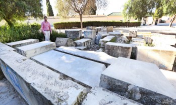 Petrer ya retiró los restos del homenaje a los caídos del bando franquista que estaba derruido.