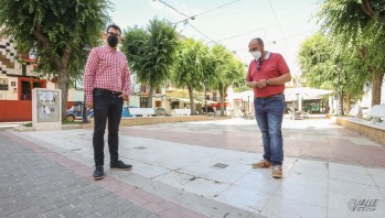 La entrada se encuentra a pocos metros de la iglesia de San Bartolmé.